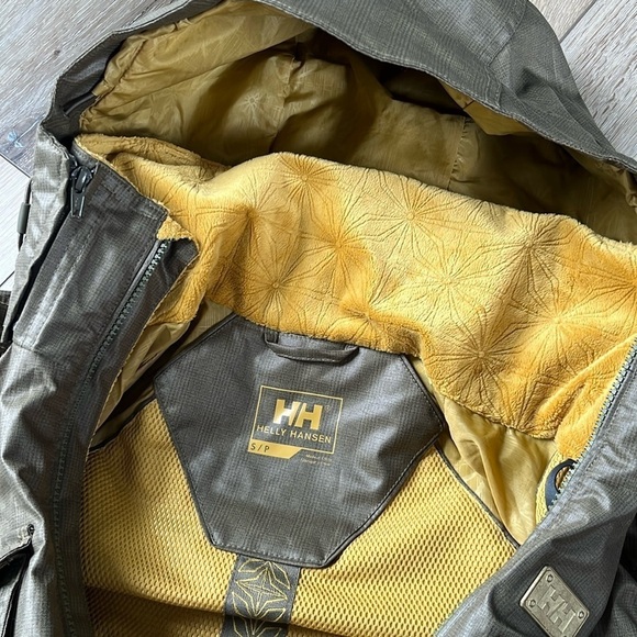 Helly Hansen Women’s Green Survival Snowsuit - Picture 7 of 15
